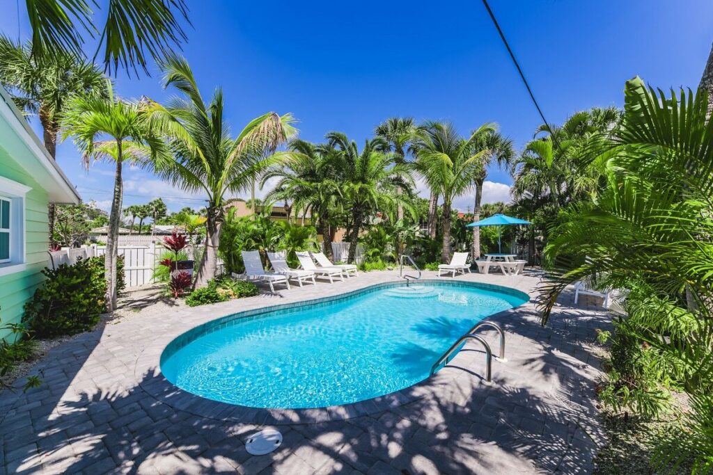pool at the tropical breeze resort in siesta key